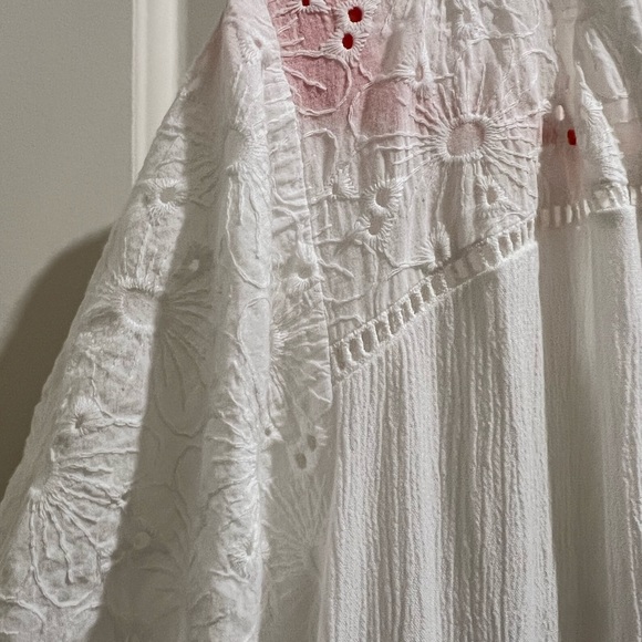 White top with tassels - Picture 6 of 6